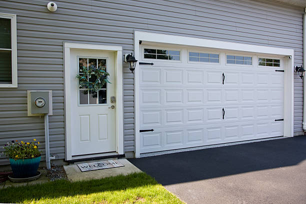 24/7 Emergency Garage Door Panel Replacement experts in Suncook, NH